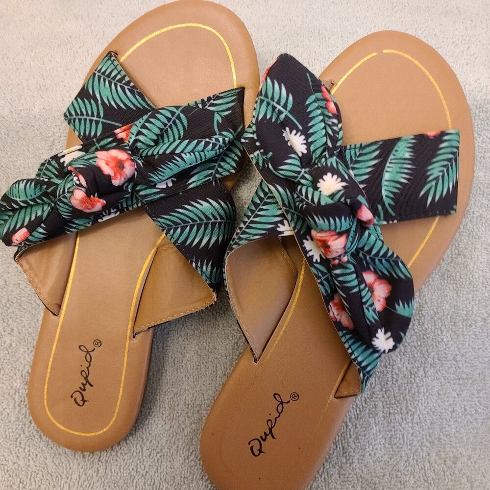 QUPID TROPICAL PALM TREE CRISS CROSS BOW SANDLES/MULES-SIZE 6 NWOT